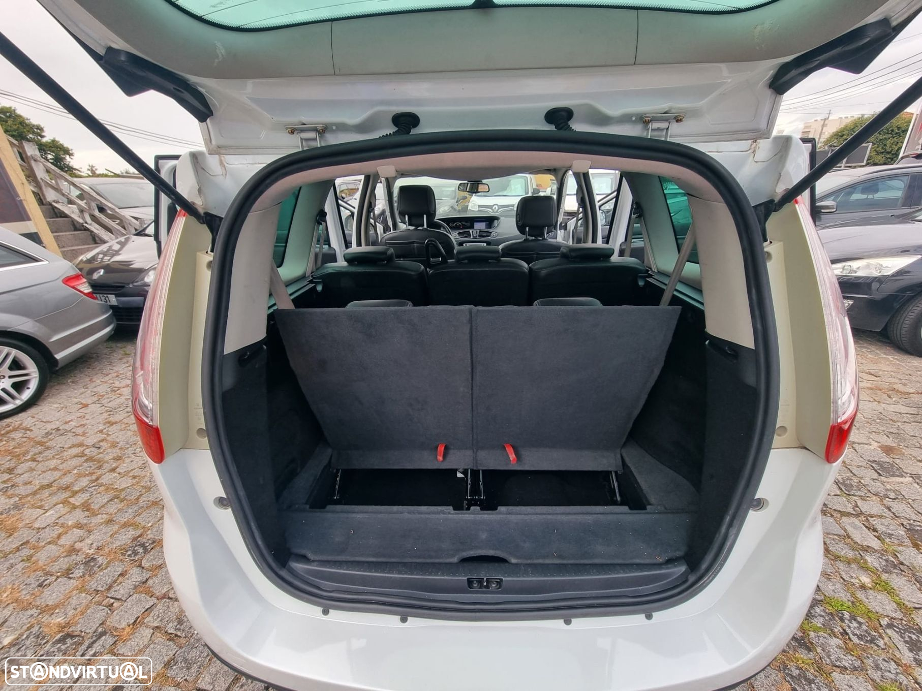 Renault Grand Scénic 1.6 dCi Luxe 7L - 9