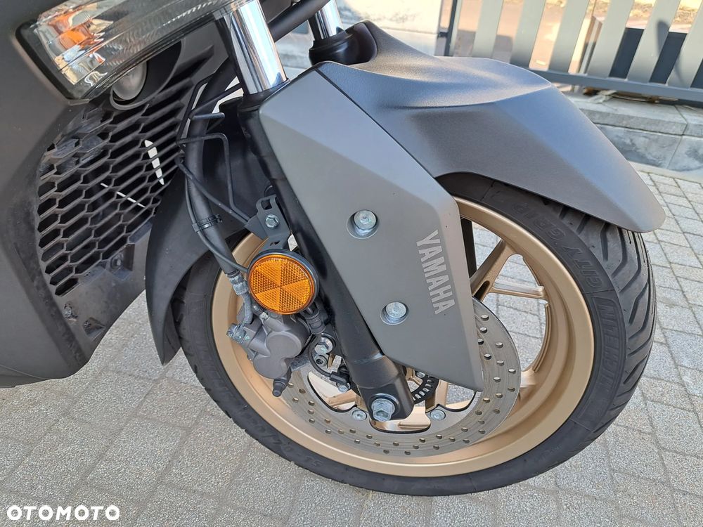 Yamaha X-max - 17