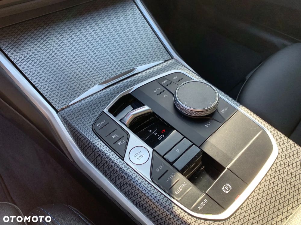 BMW Seria 3 330e M Sport sport - 11