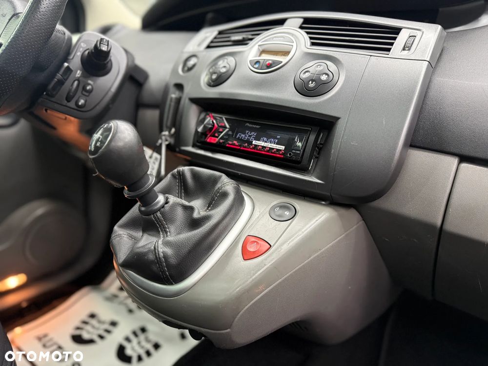 Renault Scenic 2.0 16V Luxe Expression - 34