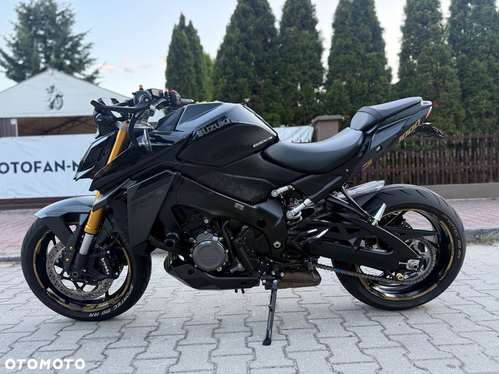Suzuki GSX - 18