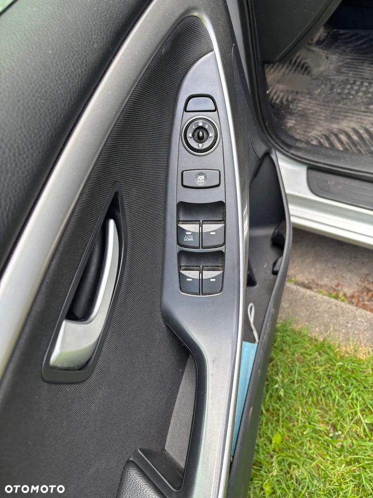 Hyundai i30 blue Kombi 1.6 GDi YES Silver - 12