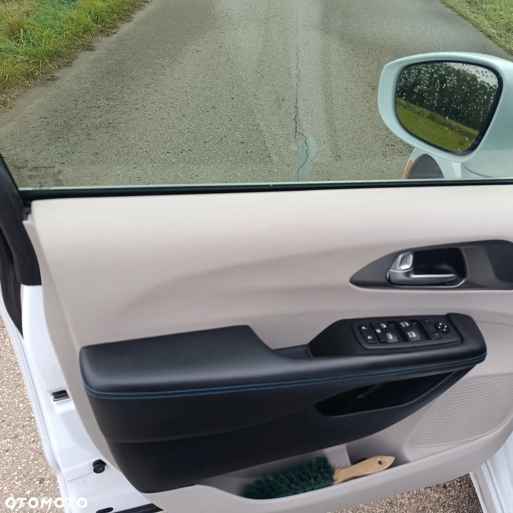 Chrysler Pacifica - 15