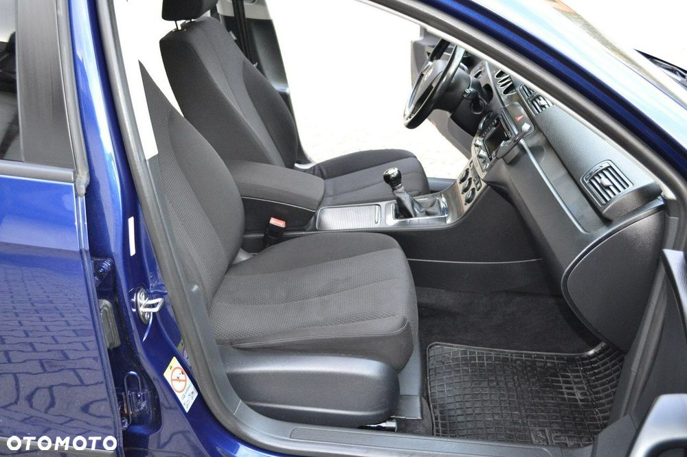 Volkswagen Passat - 31