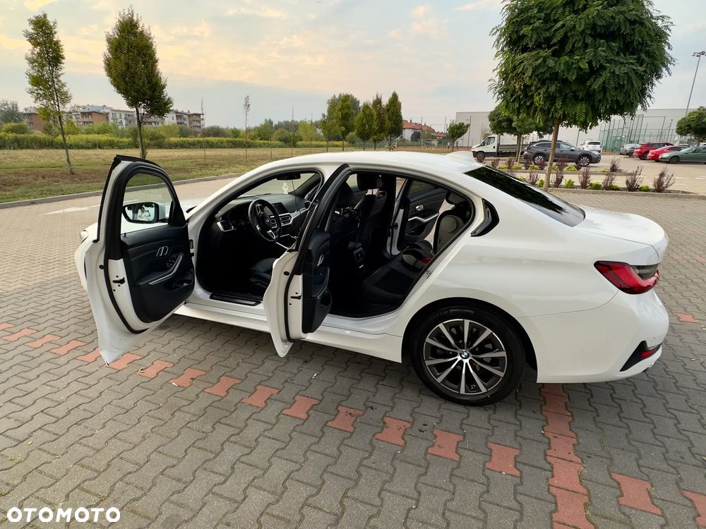 BMW Seria 3 318d Sport Line - 12