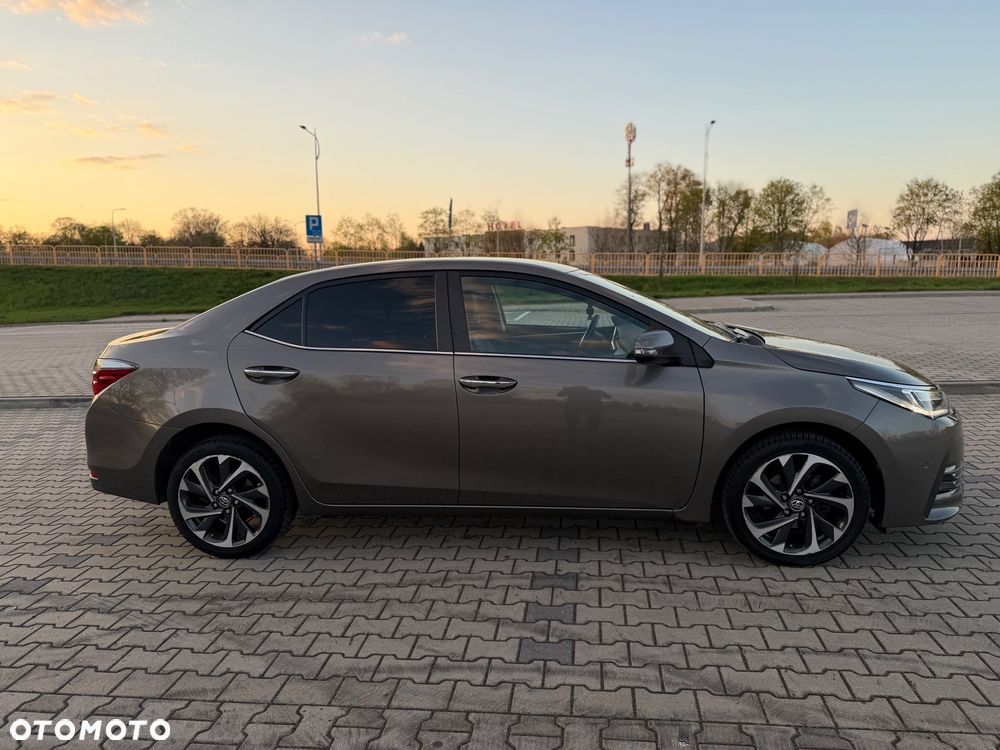 Toyota Corolla 1.6 Premium + - 4