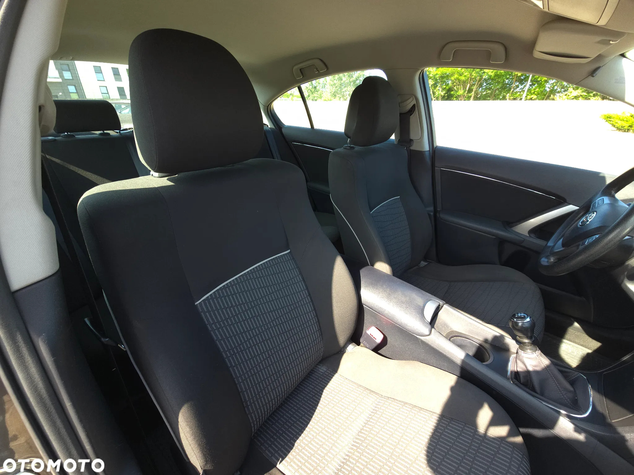 Toyota Avensis 1.6 Luna - 17