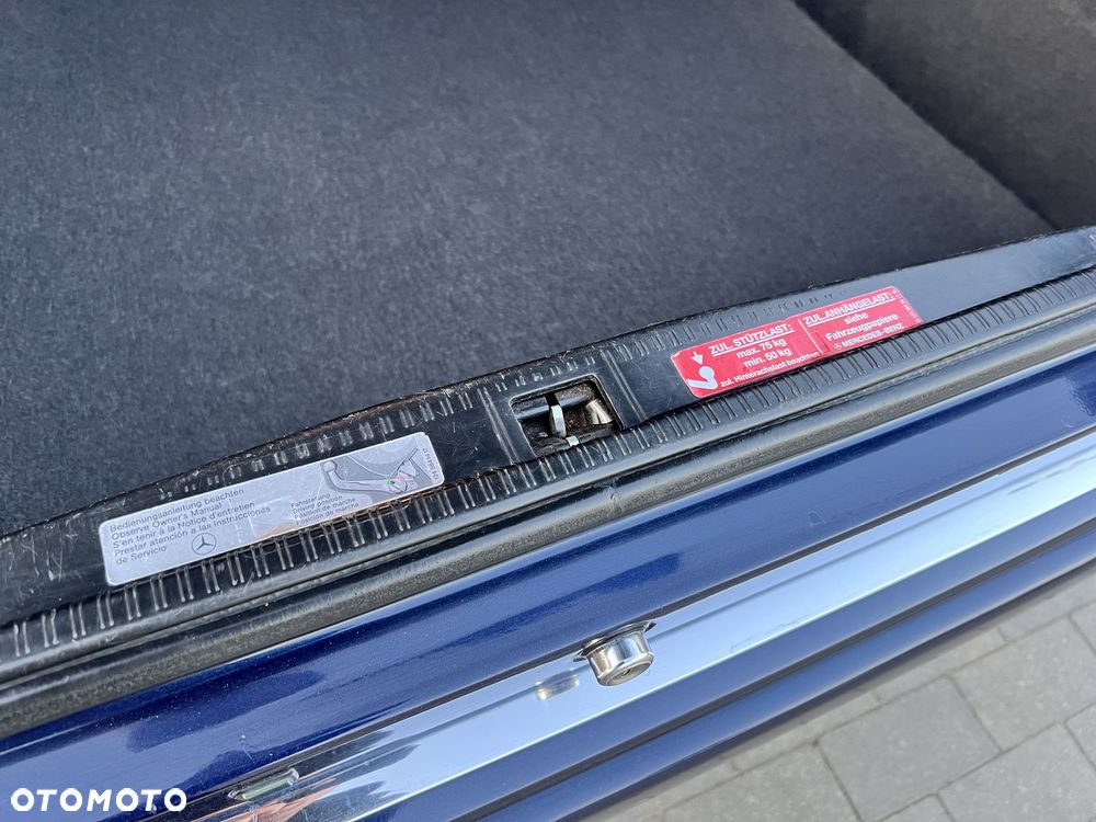 Mercedes-Benz Klasa E 260 - 32