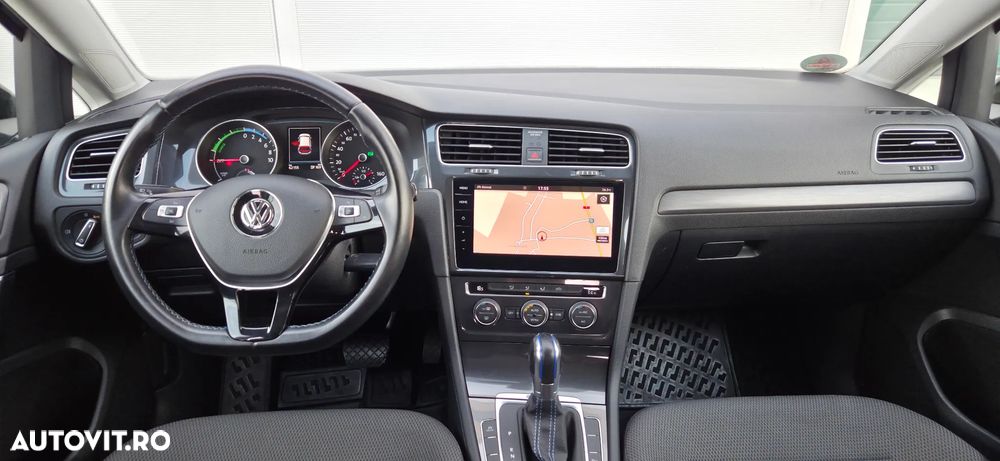 Volkswagen e-Golf - 9