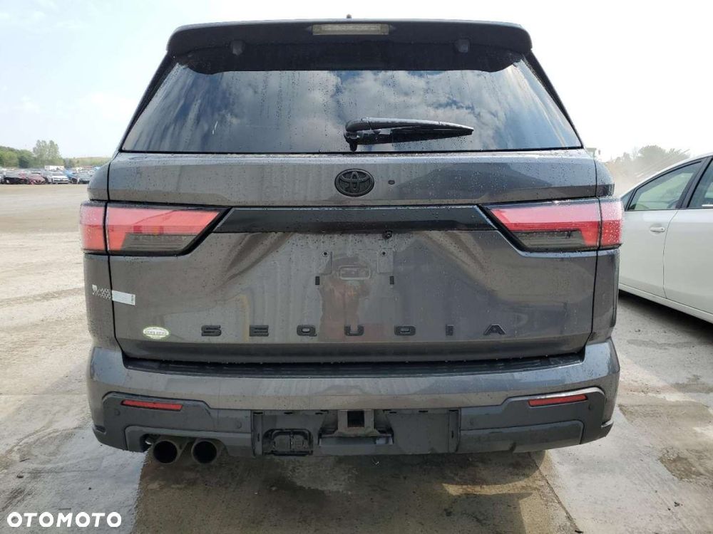 Toyota Sequoia - 9