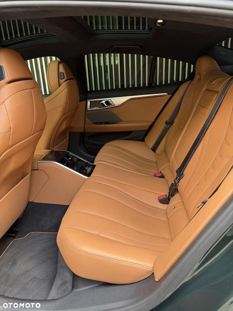 BMW Seria 8 - 32