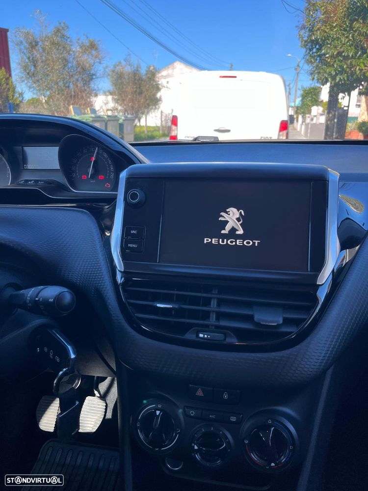 Peugeot 208 - 28