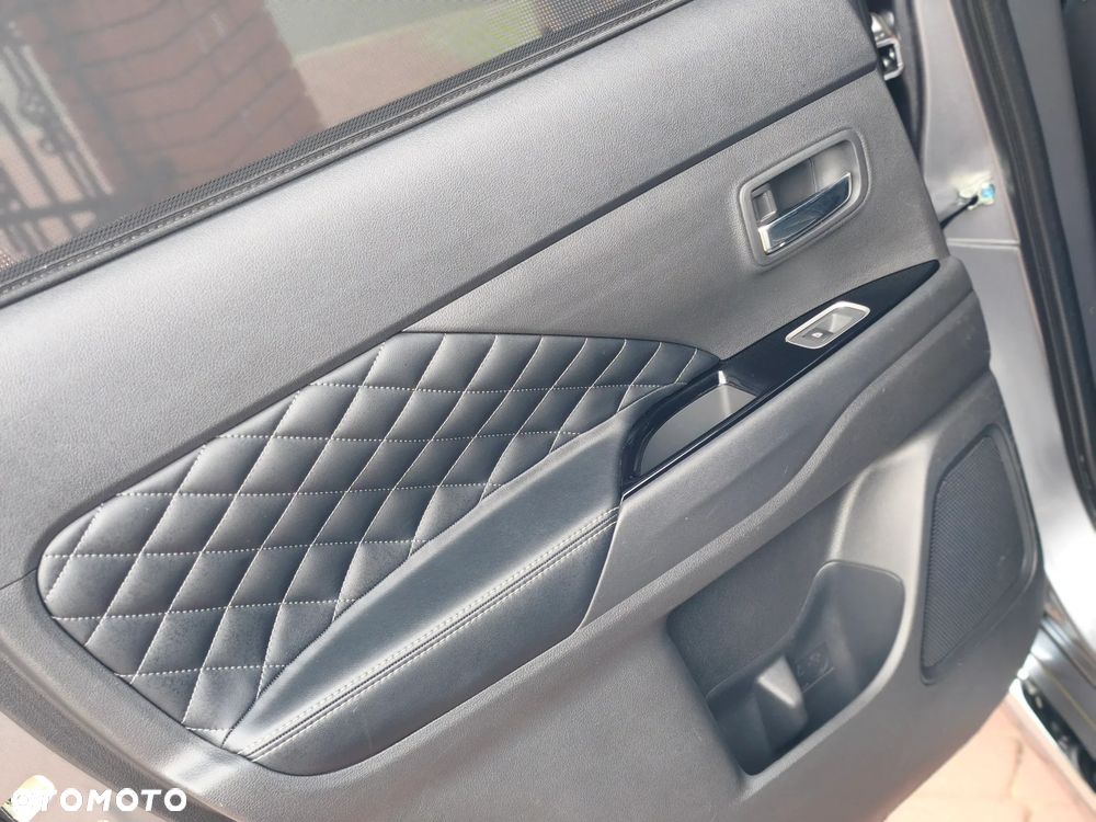 Mitsubishi Outlander 2.4 4WD Diamant+ - 19