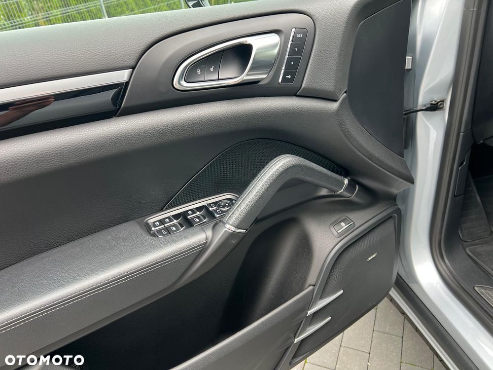 Porsche Cayenne - 16