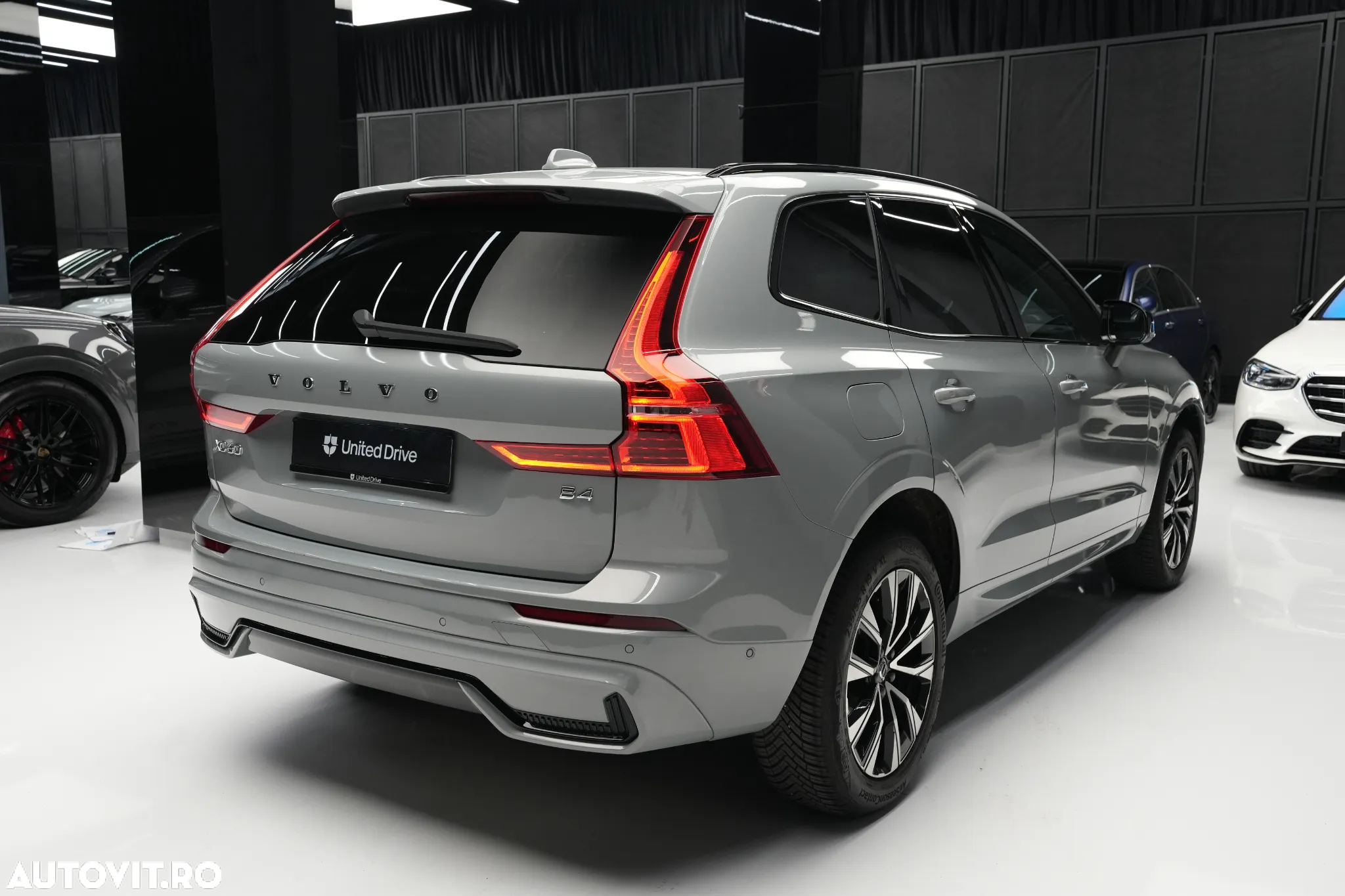 Volvo XC 60 B4 B Plus Dark - 13