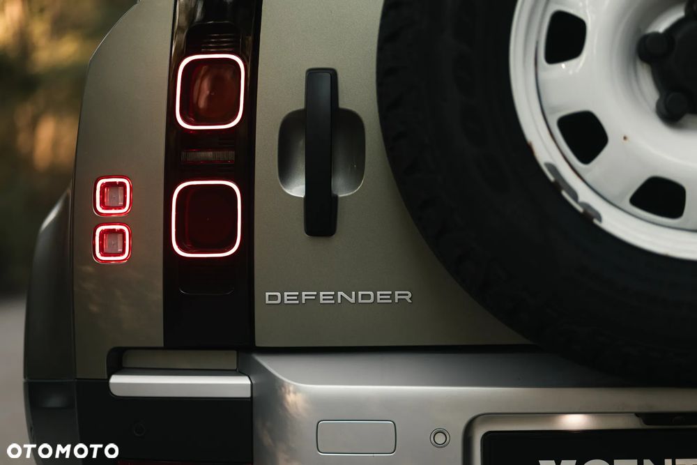 Land Rover Defender 3.0 D200 mHEV - 15