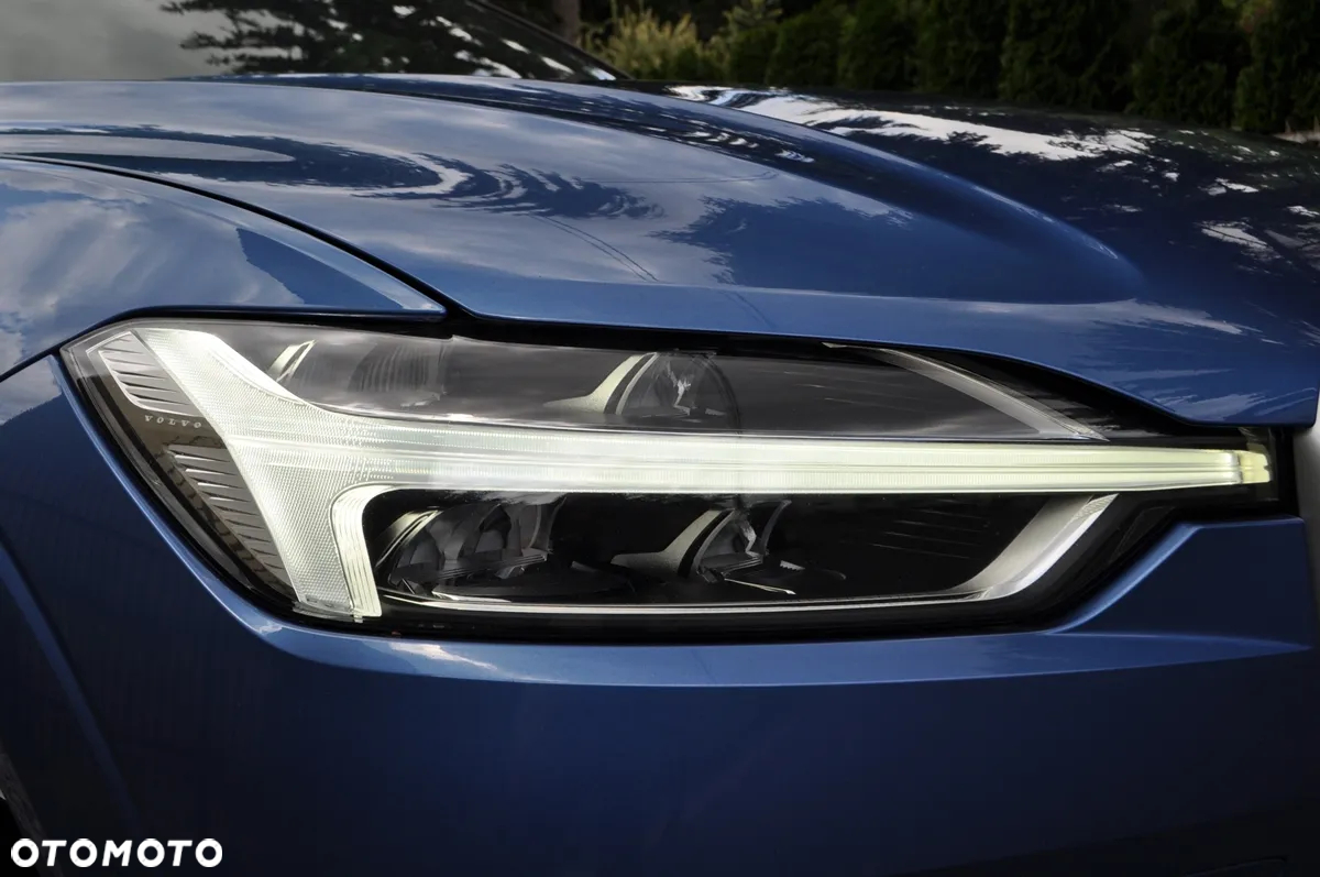 Volvo XC 60 D5 SCR AWD R-Design - 4