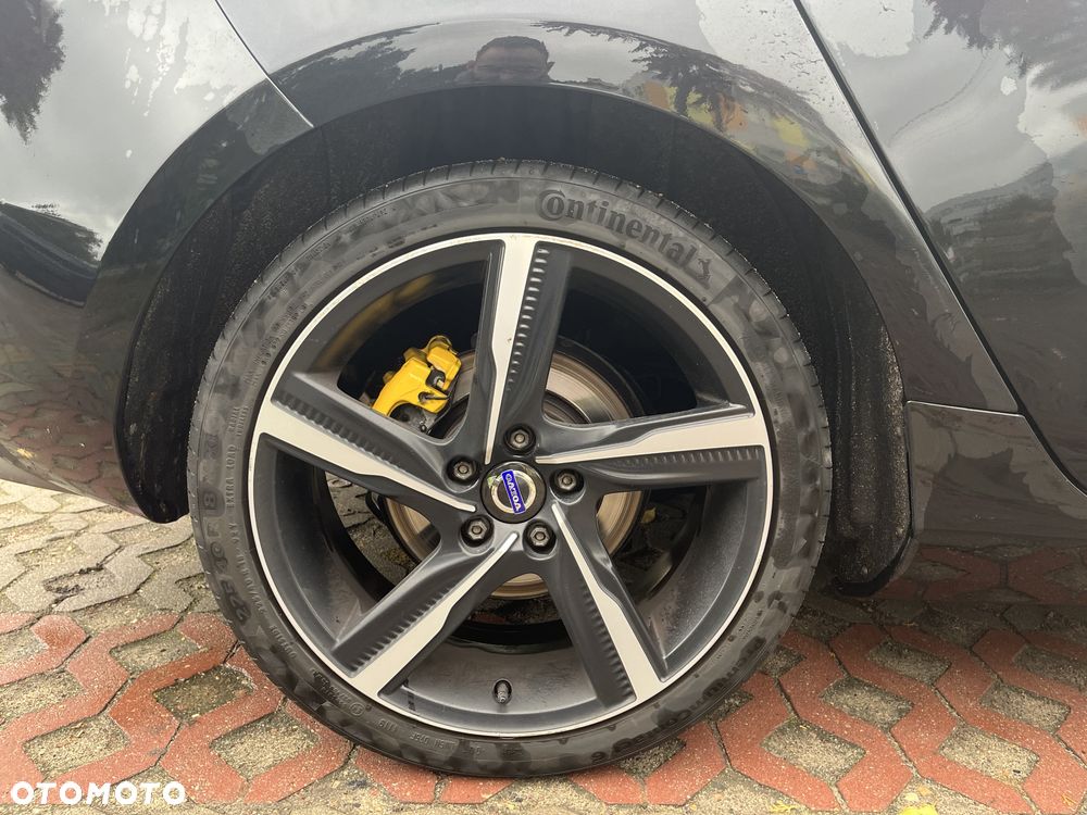 Volvo V40 T3 R-Design - 10