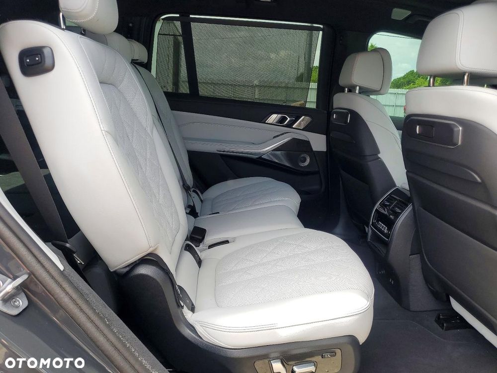 BMW X7 xDrive40i - 12