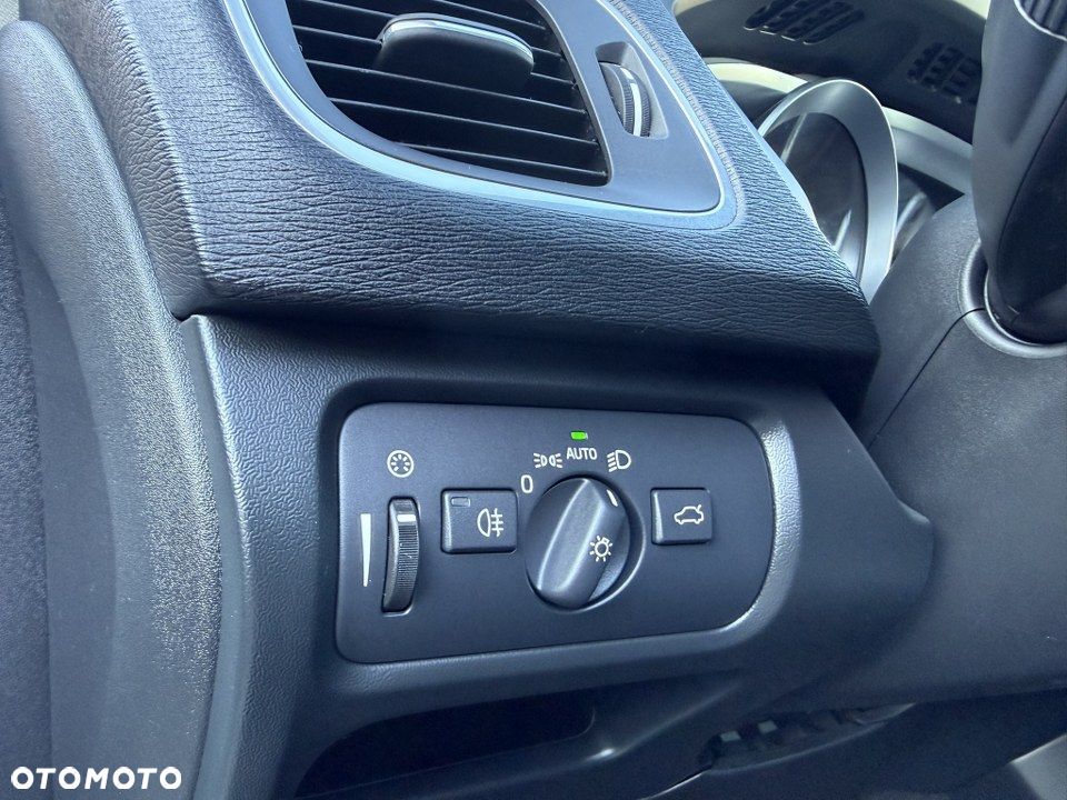 Volvo V40 T3 Summum - 21