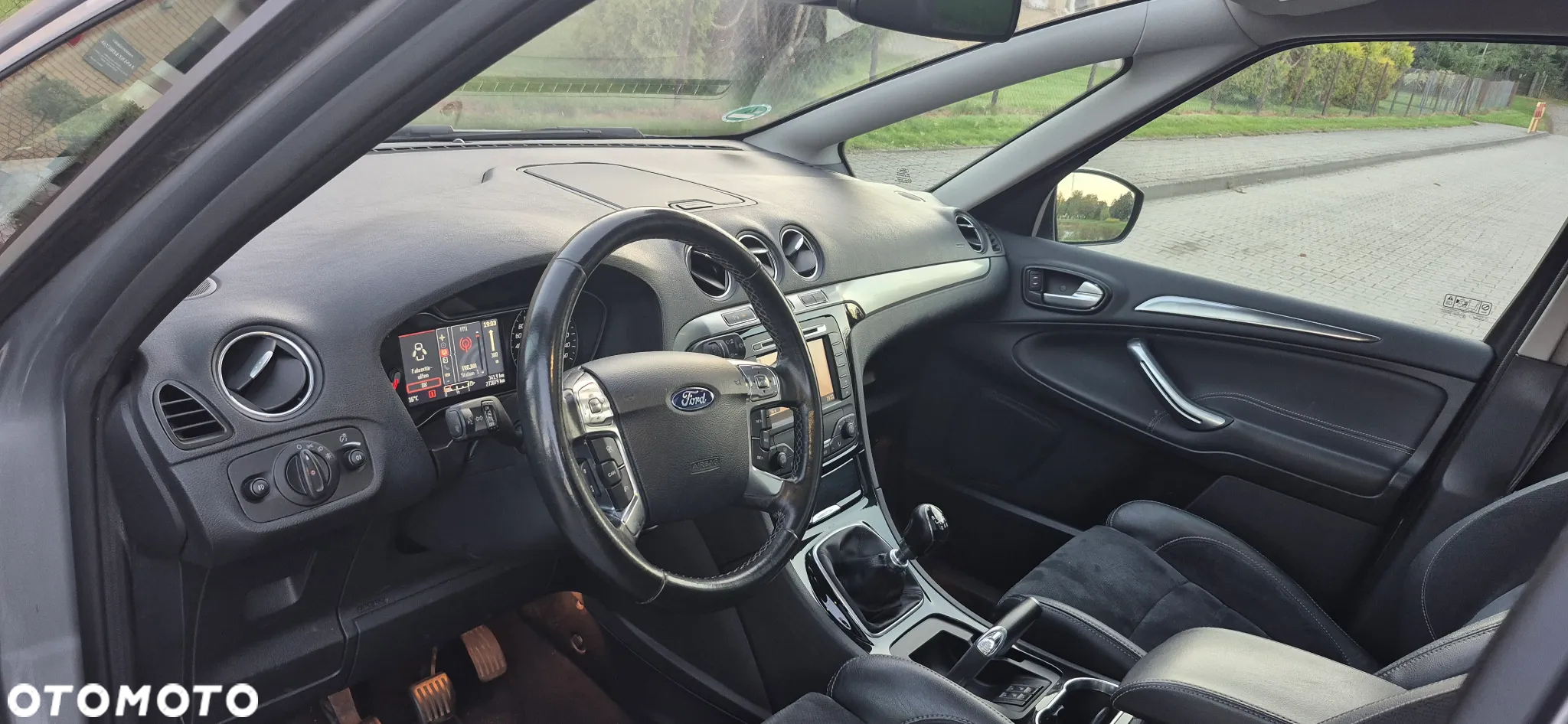 Ford S-Max 2.0 TDCi DPF Titanium - 12