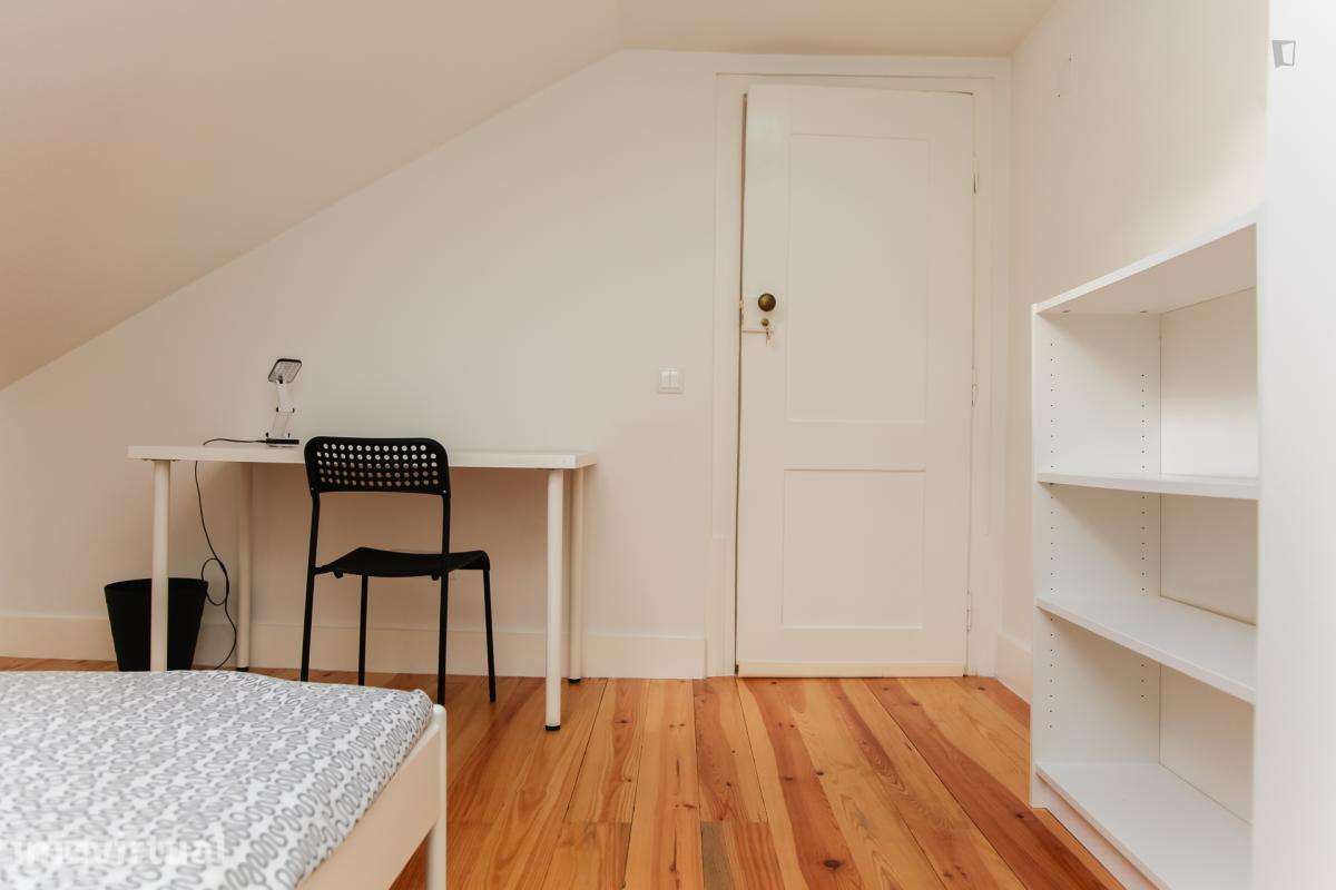 Quarto - localizado em Cidral Coimbra - Grande imagem: 4/43