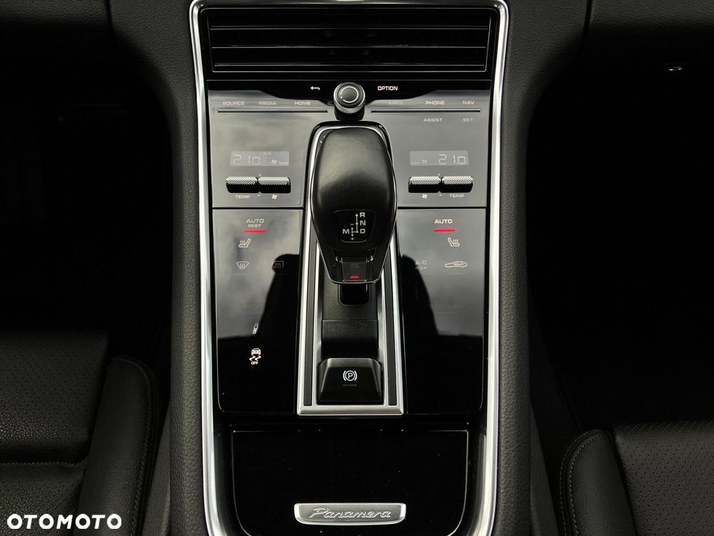 Porsche Panamera - 32