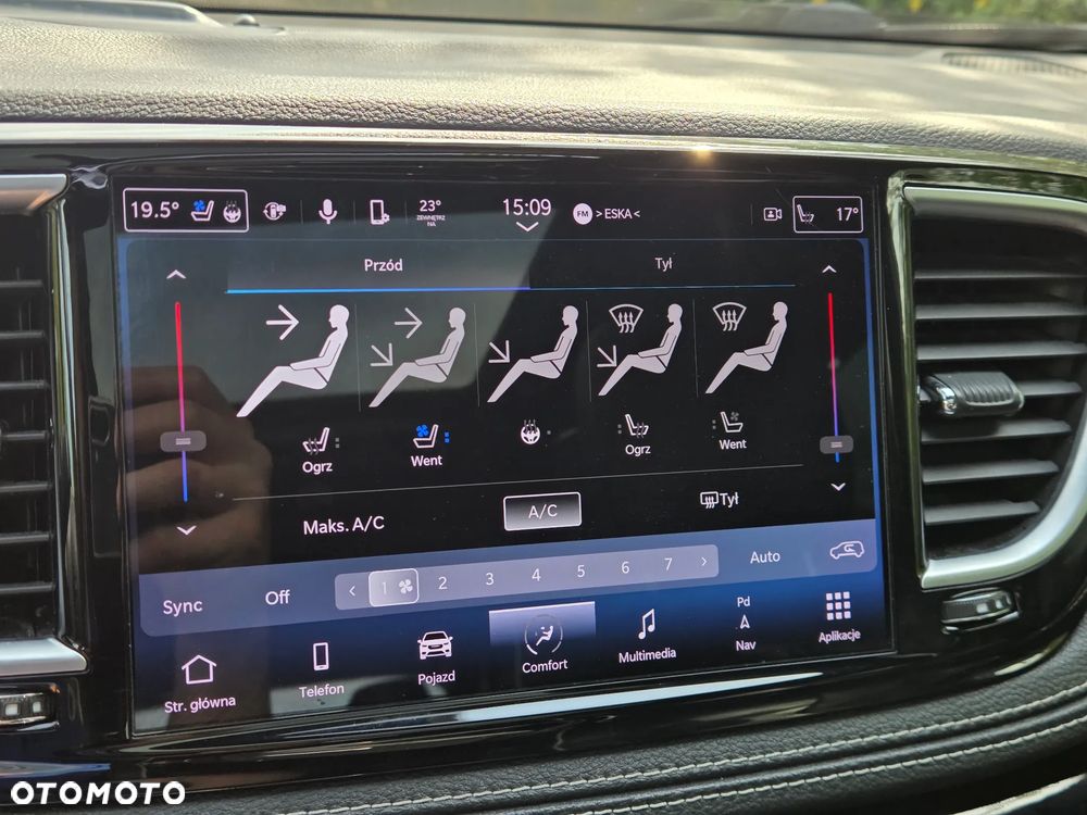 Chrysler Pacifica - 25