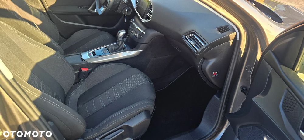 Peugeot 308 BlueHDi 150 Automatik Stop & Start Allure - 24
