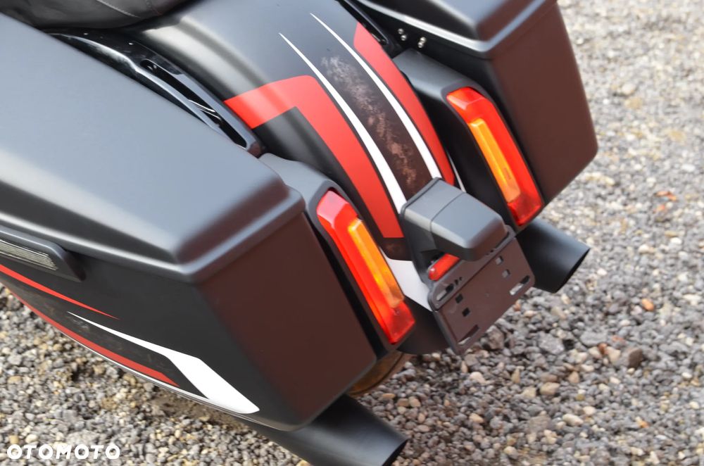 Harley-Davidson Touring Street Glide - 31