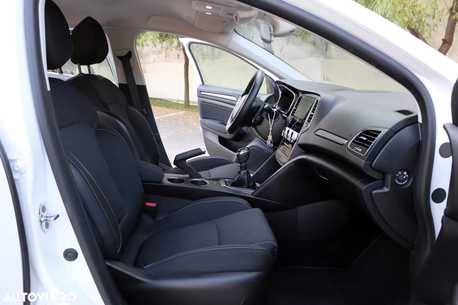 Renault Megane Blue dCi 115 Authentic - 9