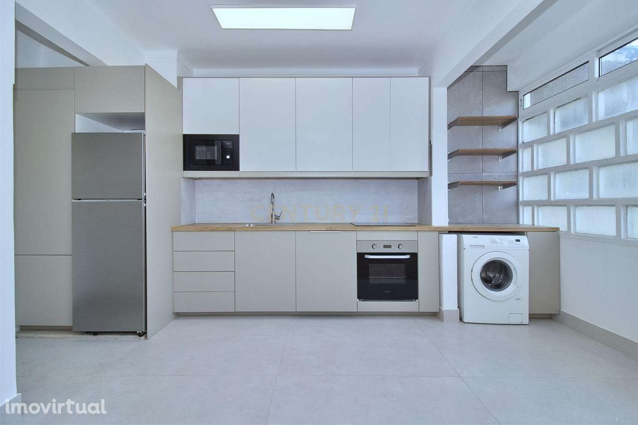 T2 em São Domingos de Benfica luminoso e arejado com ampla arrecadação - Grande imagem: 5/21