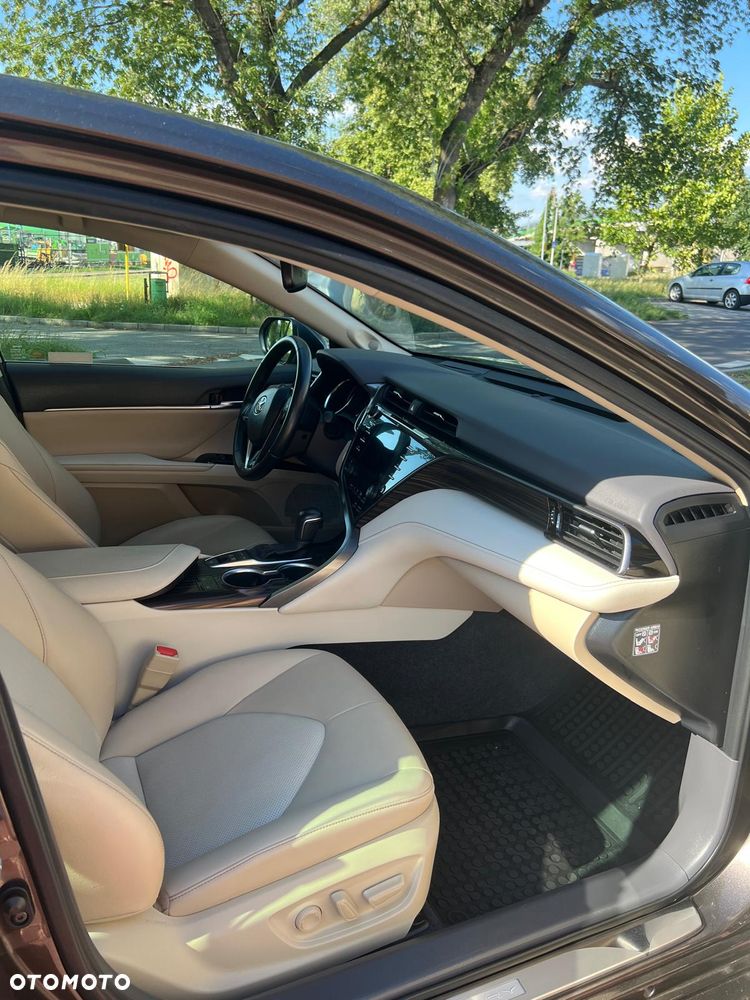 Toyota Camry 2.5 Hybrid Executive CVT - 14