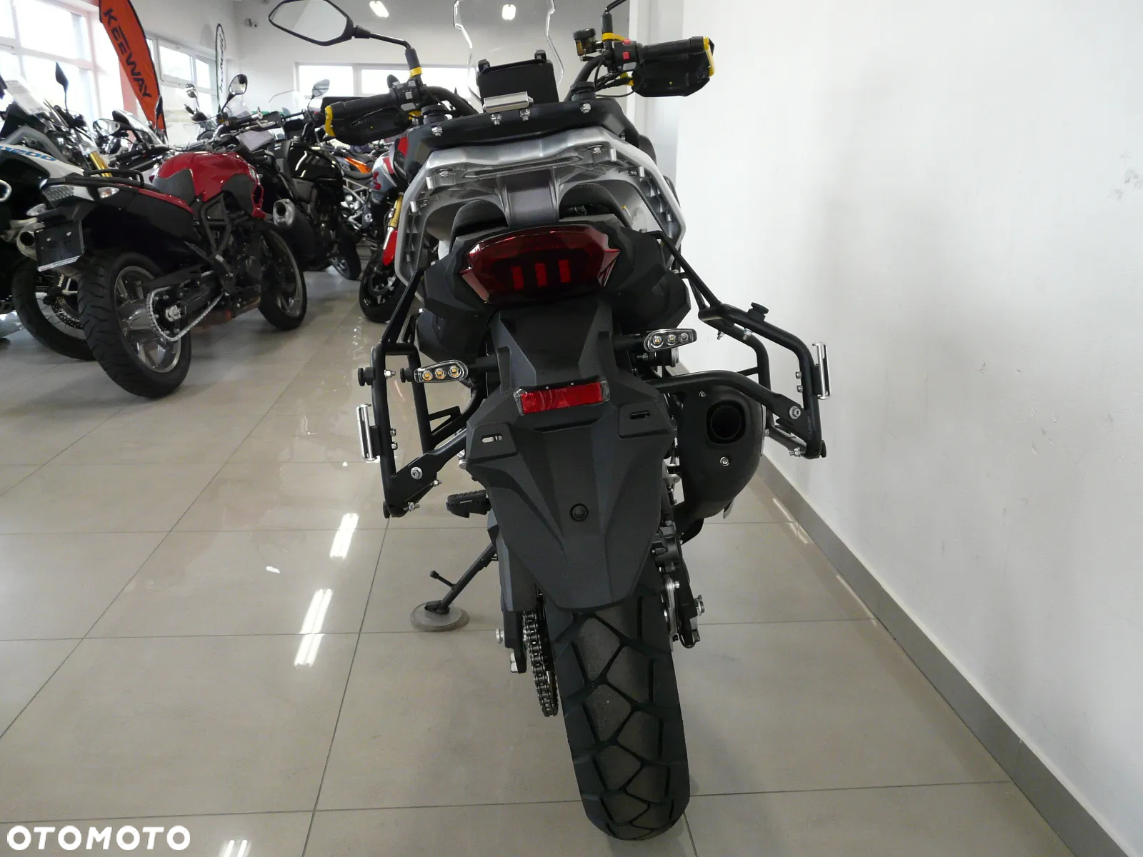 QJMOTOR SVT 650X - 32