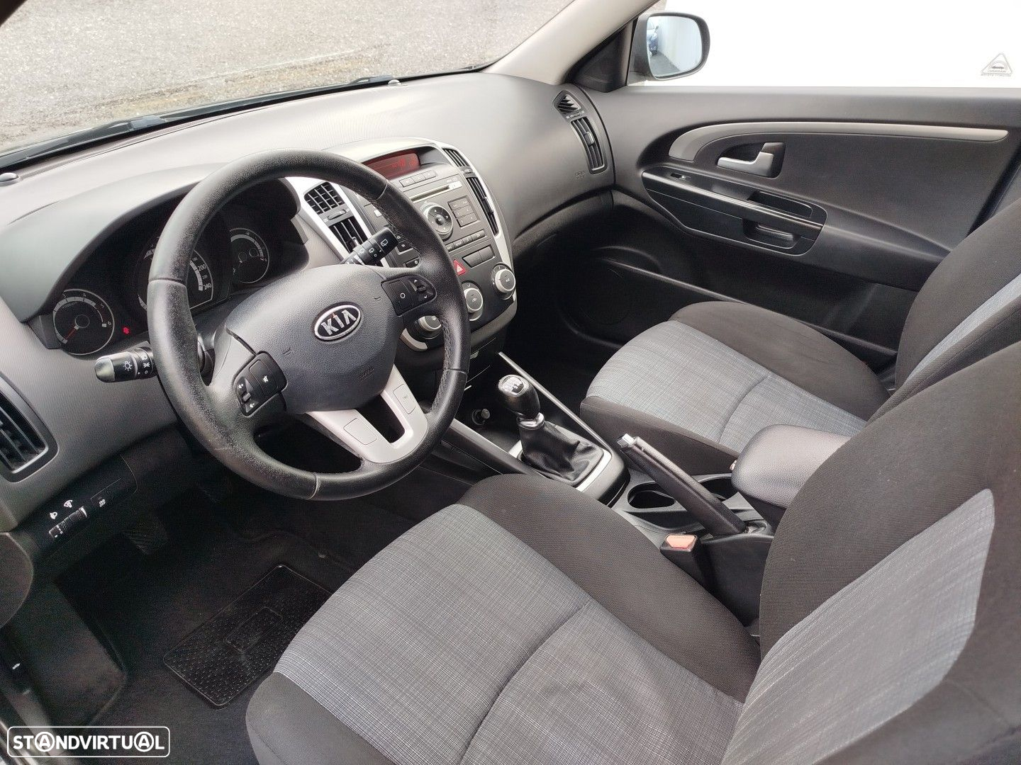 Kia Ceed SW 1.6 CRDi LX ISG - 15