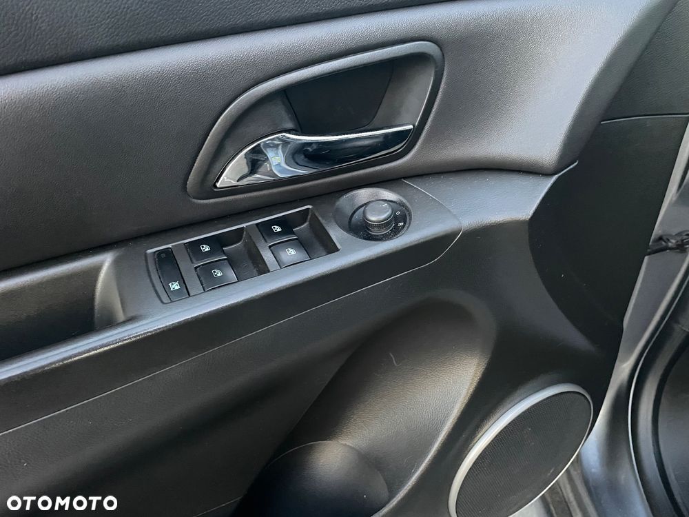 Chevrolet Cruze - 12