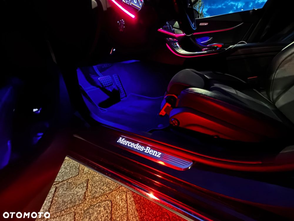 Mercedes-Benz Klasa E 220 d 4Matic 9G-TRONIC Avantgarde - 11