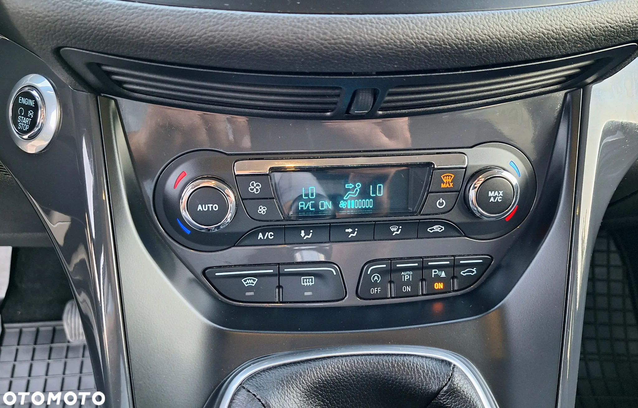 Ford Kuga 1.6 EcoBoost 2x4 Titanium - 17