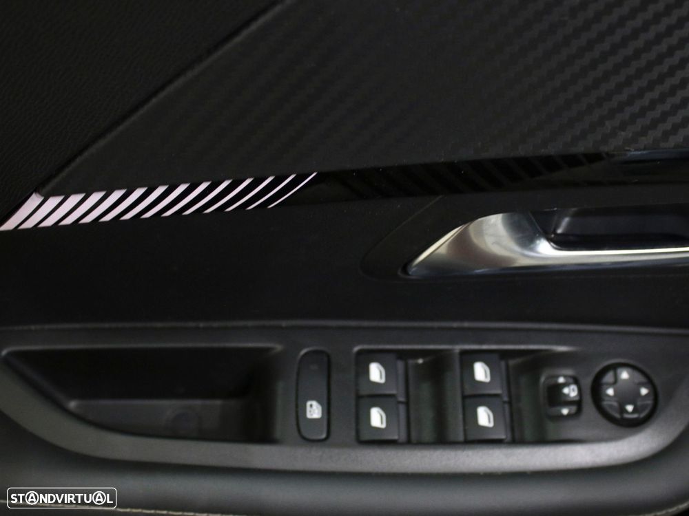 Peugeot 208 1.2 Hybrid Allure e-DCS6 - 31