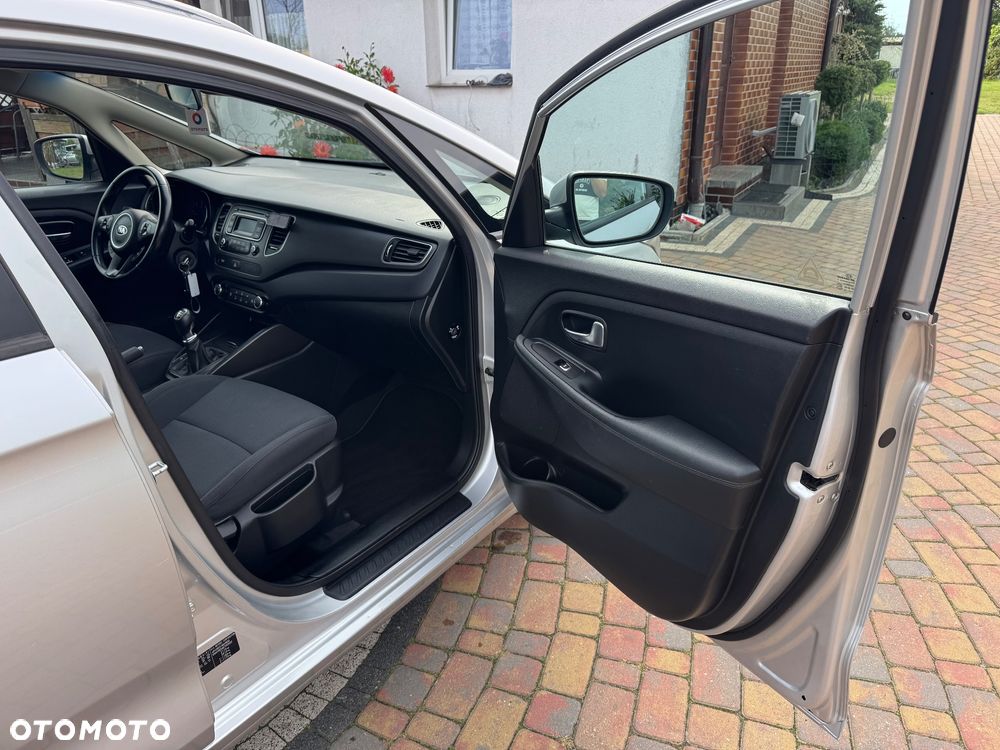 Kia Carens - 28