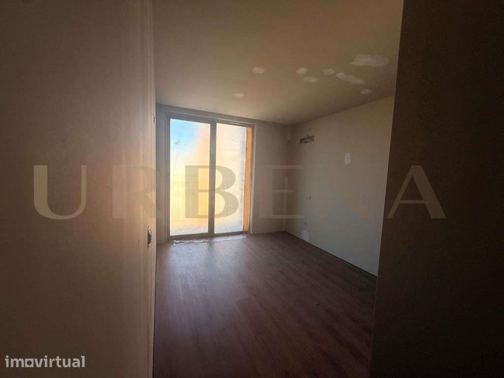 APARTAMENTO T1 COM GRAGEM PARA 2 CARROS - Grande imagem: 5/8
