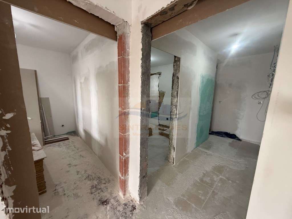 T3 Totalmente Remodelado com Quintal, Anexo e Vista Desafogada | Am... - Grande imagem: 5/7
