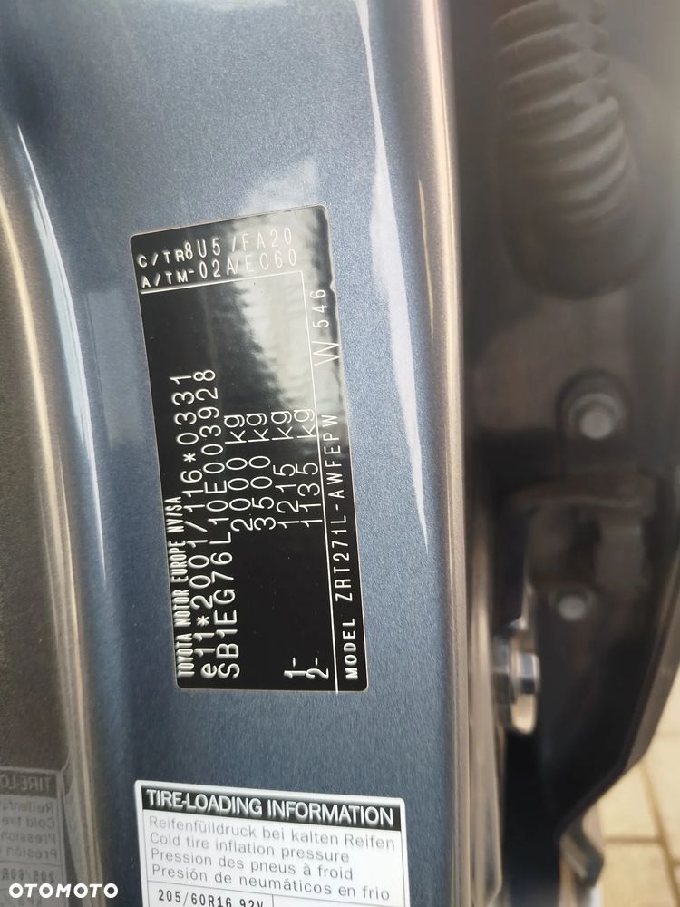 Toyota Avensis 1.8 Comfort - 33