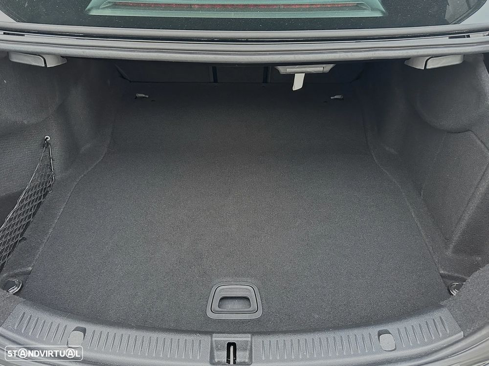 Mercedes-Benz E 220 d Avantgarde - 12