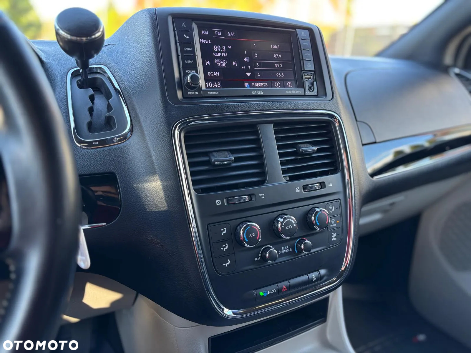 Dodge Grand Caravan - 36