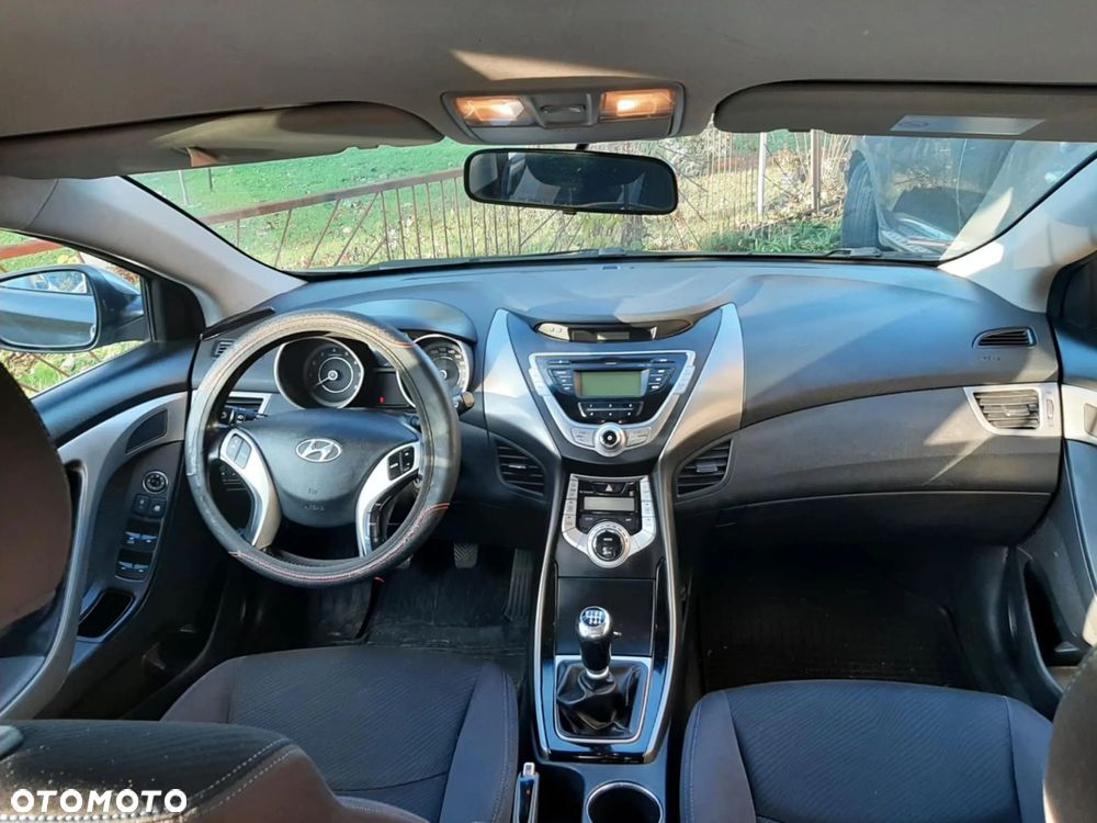 Hyundai Elantra - 3