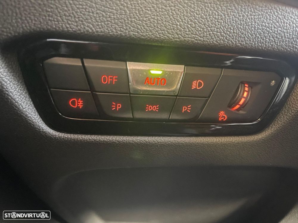 BMW 218 i Pack Desportivo M Auto - 17