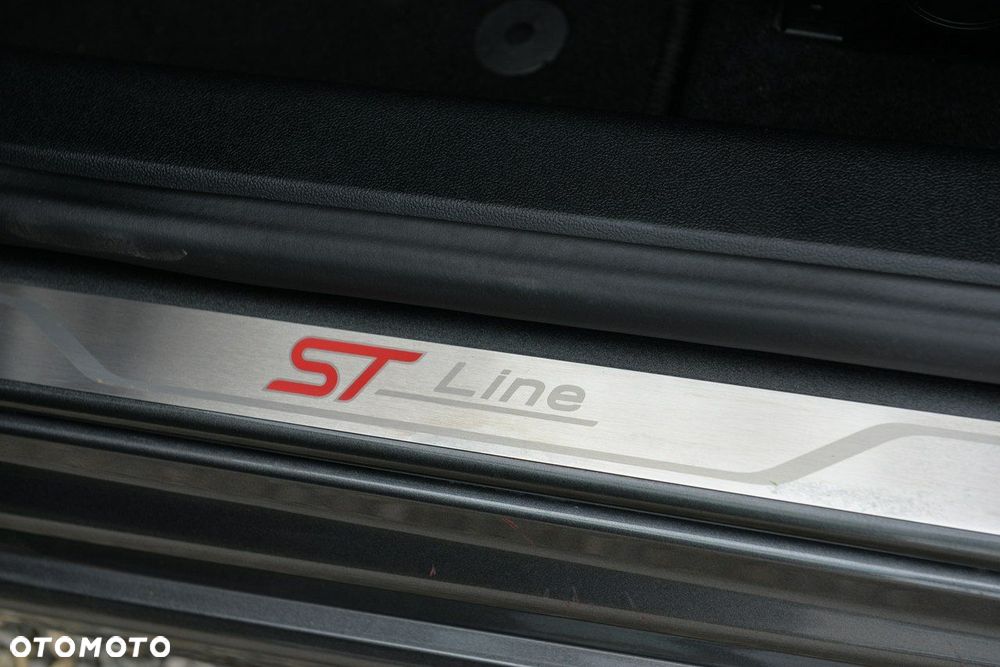 Ford Focus 1.5 EcoBlue Start-Stopp-System ST-LINE - 19