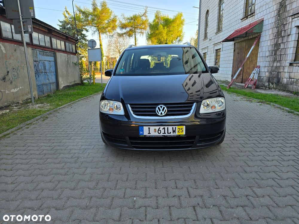 Volkswagen Touran - 4