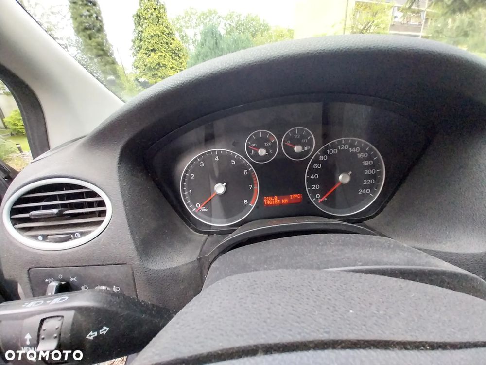Ford Focus 1.6 16V Trend - 1
